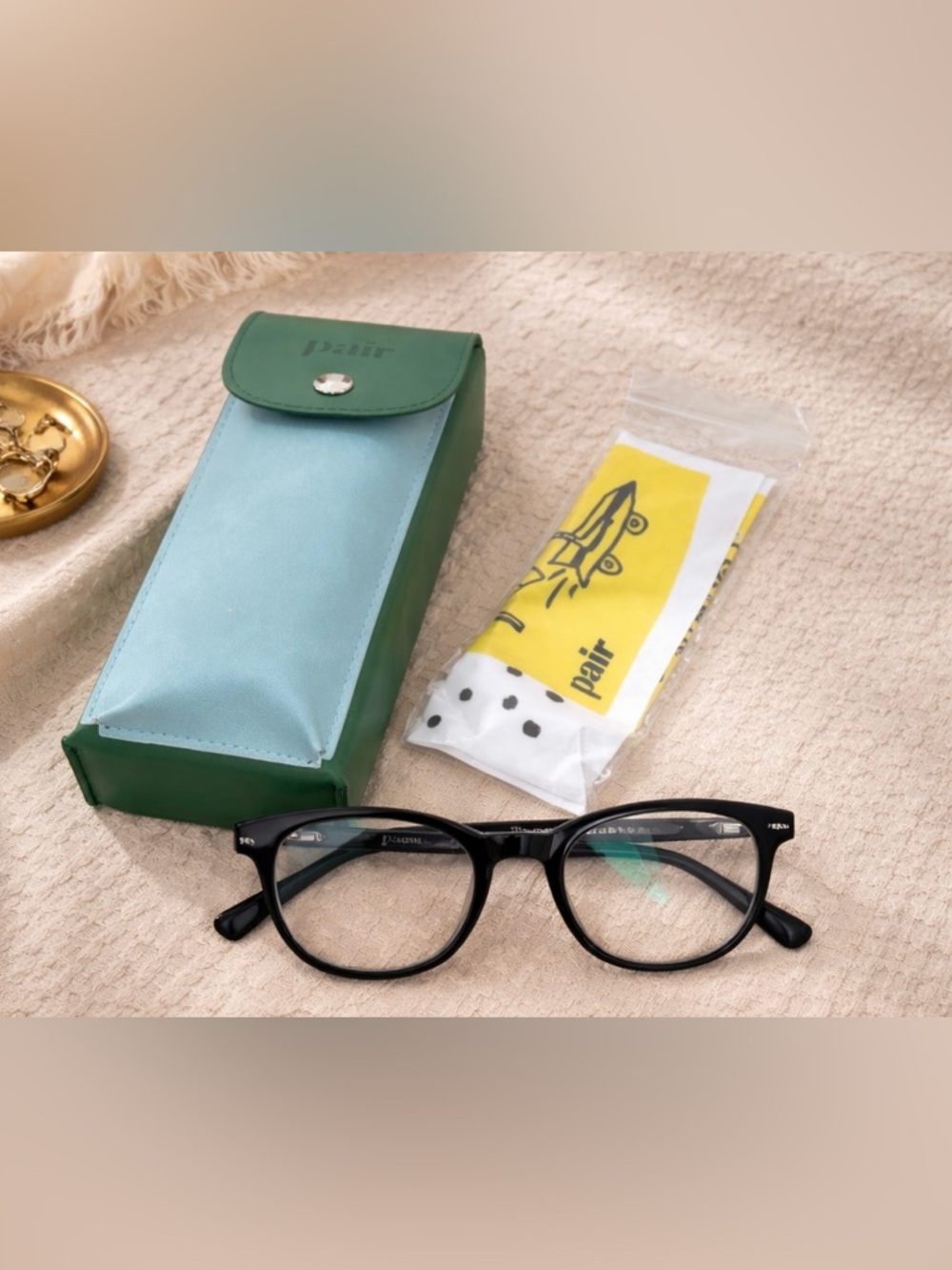 Pair Black Round Reading Glasses with Green Case